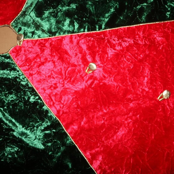 Beautiful tree skirt with three gold loop buttons to keep it together 50" wide - Picture 2 of 3